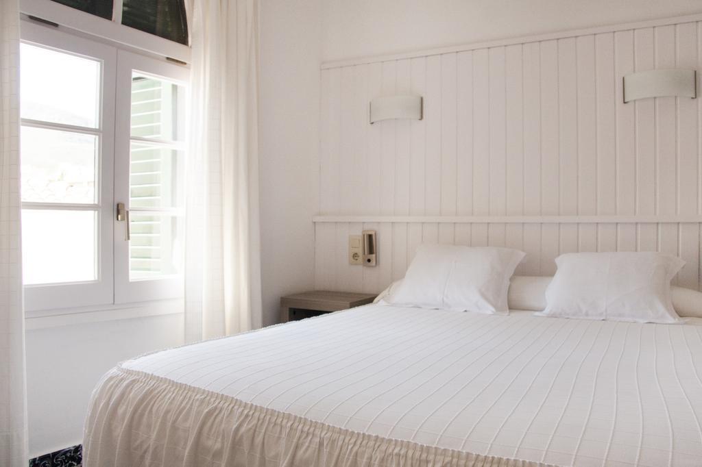Hostal La Florida Llança Pokoj fotografie