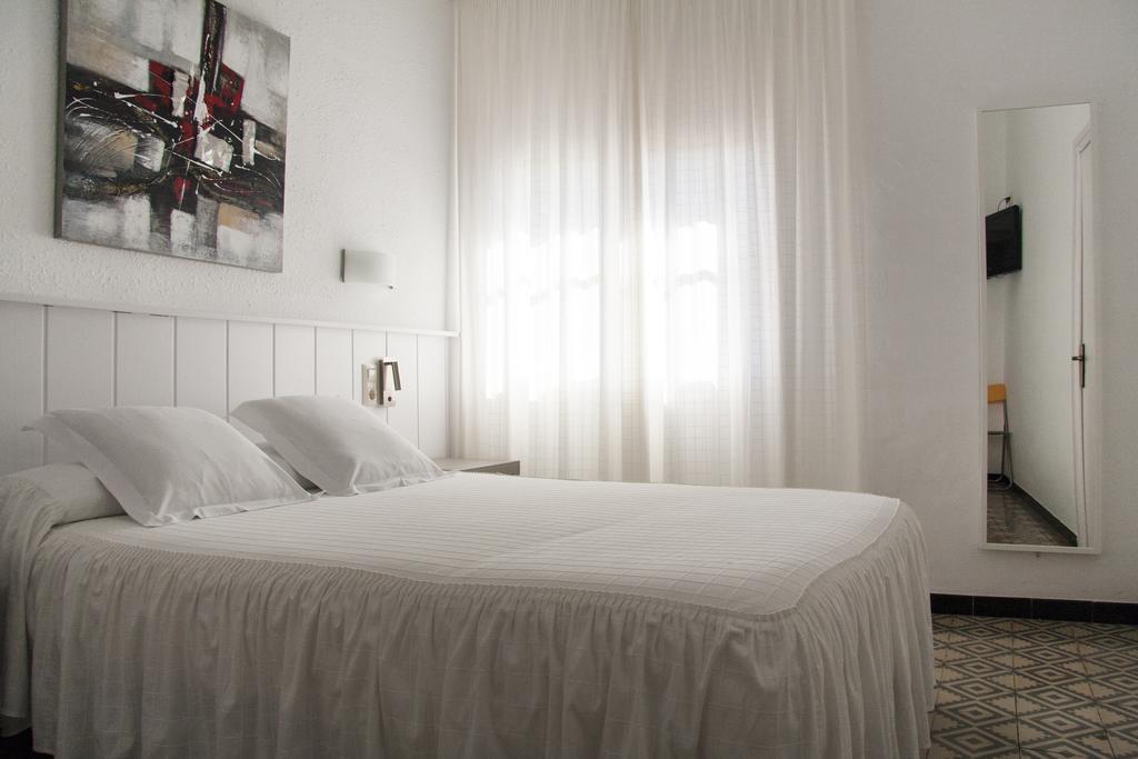 Hostal La Florida Llança Pokoj fotografie